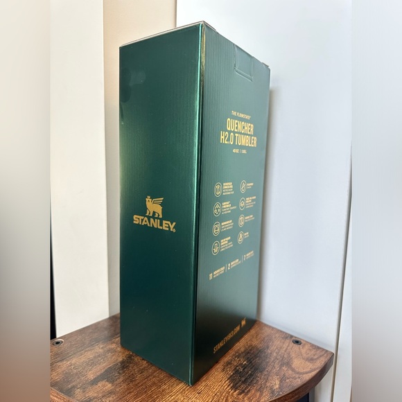 Stanley St Patrick’s Day Exclusive 40oz SHAMROCK GREEN ☘️ - Picture 3 of 12